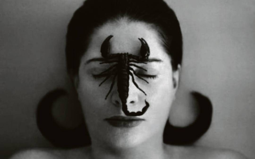 Η «γιαγιά» της performance art Μαρίνα Αμπράμοβιτς