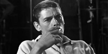 FRANCE - JULY 21:  Jacques Brel shooting ' Les Risques du Metier' in France on July 21, 1967.  (Photo by REPORTERS ASSOCIES/Gamma-Rapho via Getty Images)