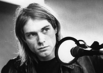 NETHERLANDS - NOVEMBER 25:  HILVERSUM  Photo of Kurt COBAIN and NIRVANA, Kurt Cobain recording in Hilversum Studios, playing bass guitar  (Photo by Michel Linssen/Redferns)