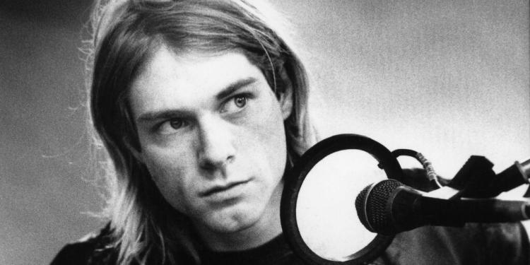 NETHERLANDS - NOVEMBER 25:  HILVERSUM  Photo of Kurt COBAIN and NIRVANA, Kurt Cobain recording in Hilversum Studios, playing bass guitar  (Photo by Michel Linssen/Redferns)