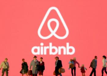 FILE PHOTO: Small toy figures are seen in front of diplayed Airbnb logo in this illustration taken March 19, 2020. REUTERS/Dado Ruvic/Illustration/File Photo