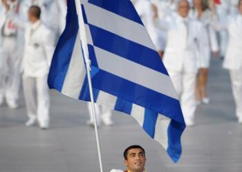 epa01435101 Greece flag bearer Ilias Iiadis leads the team into the stadium during the Opening Ceremony of the Beijing 2008 Olympic Games at the National Stadium, known as Bird's Nest, Beijing, China, 08 August 2008.  EPA/Kay Nietfeld