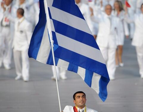 epa01435101 Greece flag bearer Ilias Iiadis leads the team into the stadium during the Opening Ceremony of the Beijing 2008 Olympic Games at the National Stadium, known as Bird's Nest, Beijing, China, 08 August 2008.  EPA/Kay Nietfeld